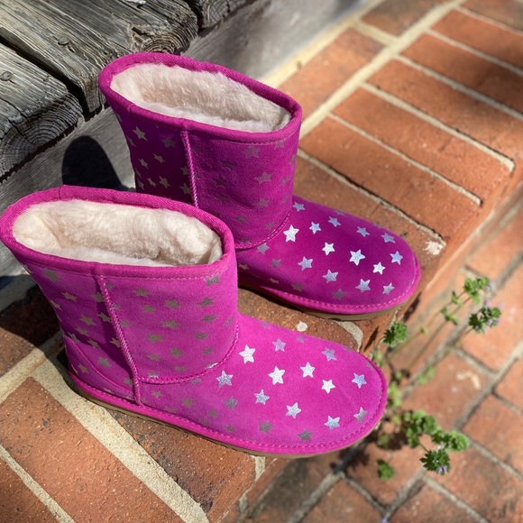 UGG Other - Ugg Classic Short II Water Resistant Stars Boot